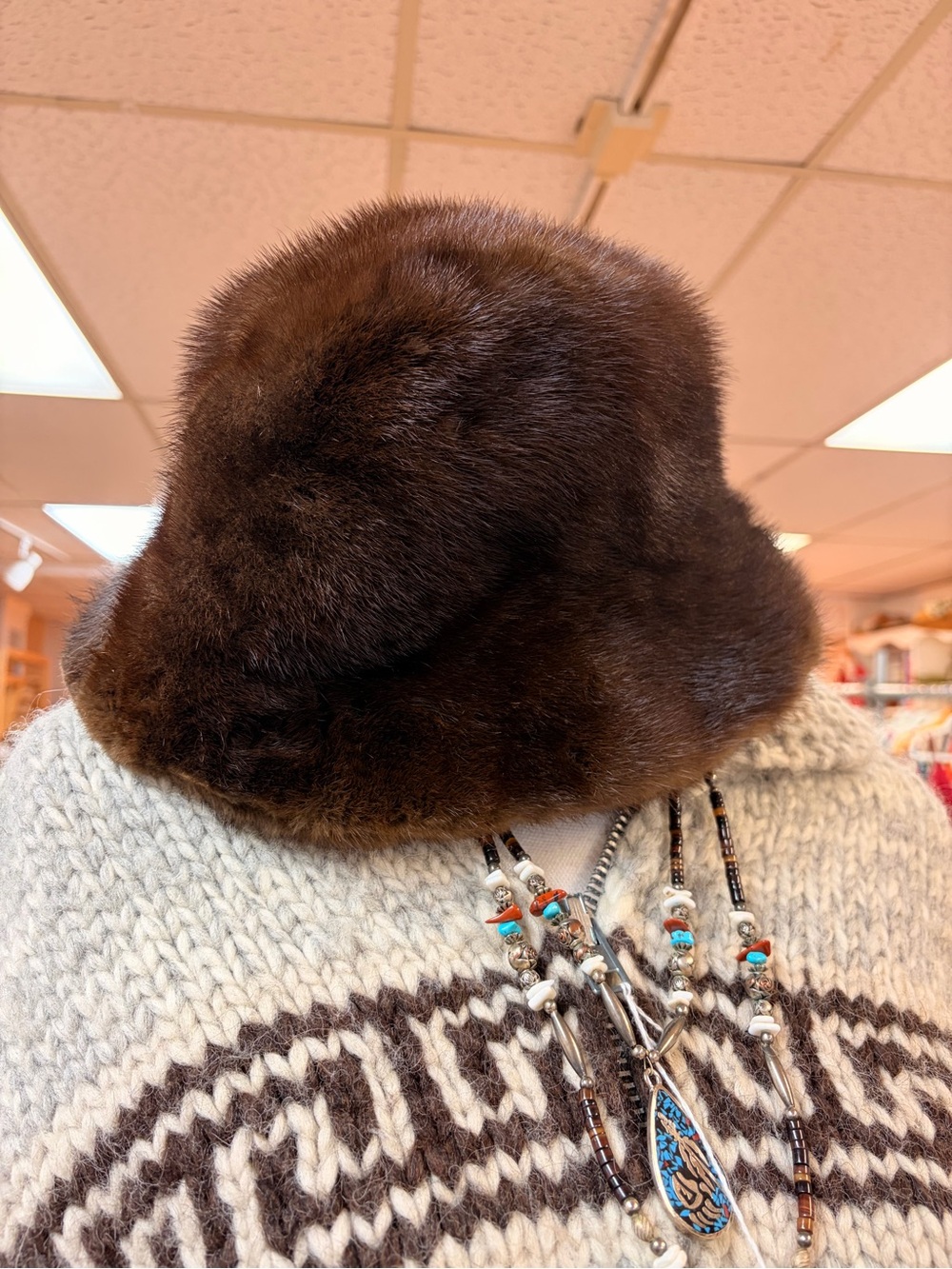Vintage 1980’s dark brown mink bucket hat - Picture 5 of 5